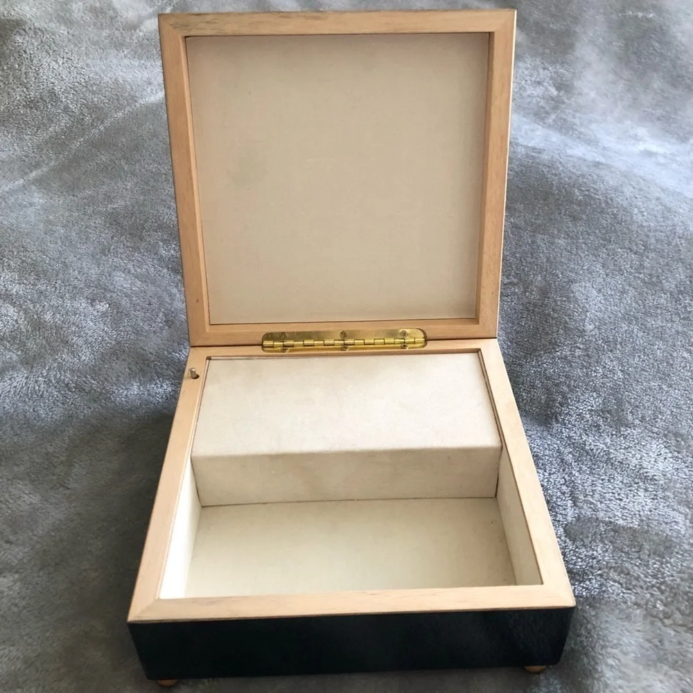 Disney Mickey Mouse Music Box / Andy Warhol Art 1995 / Linden Wind-Up.